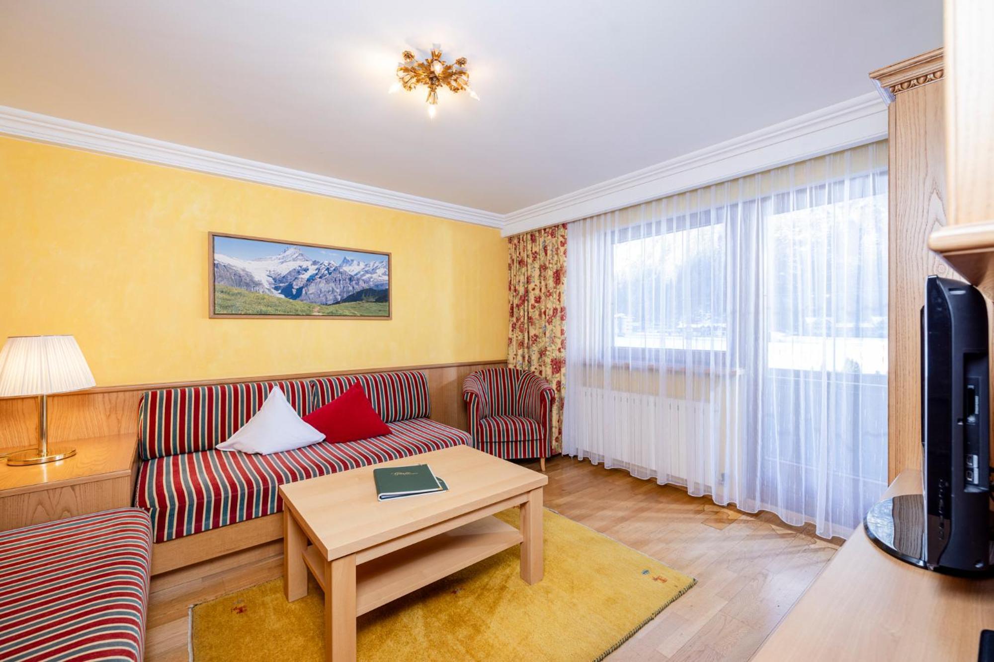 Aparthotel Landhaus St. Joseph Майрхофен Экстерьер фото