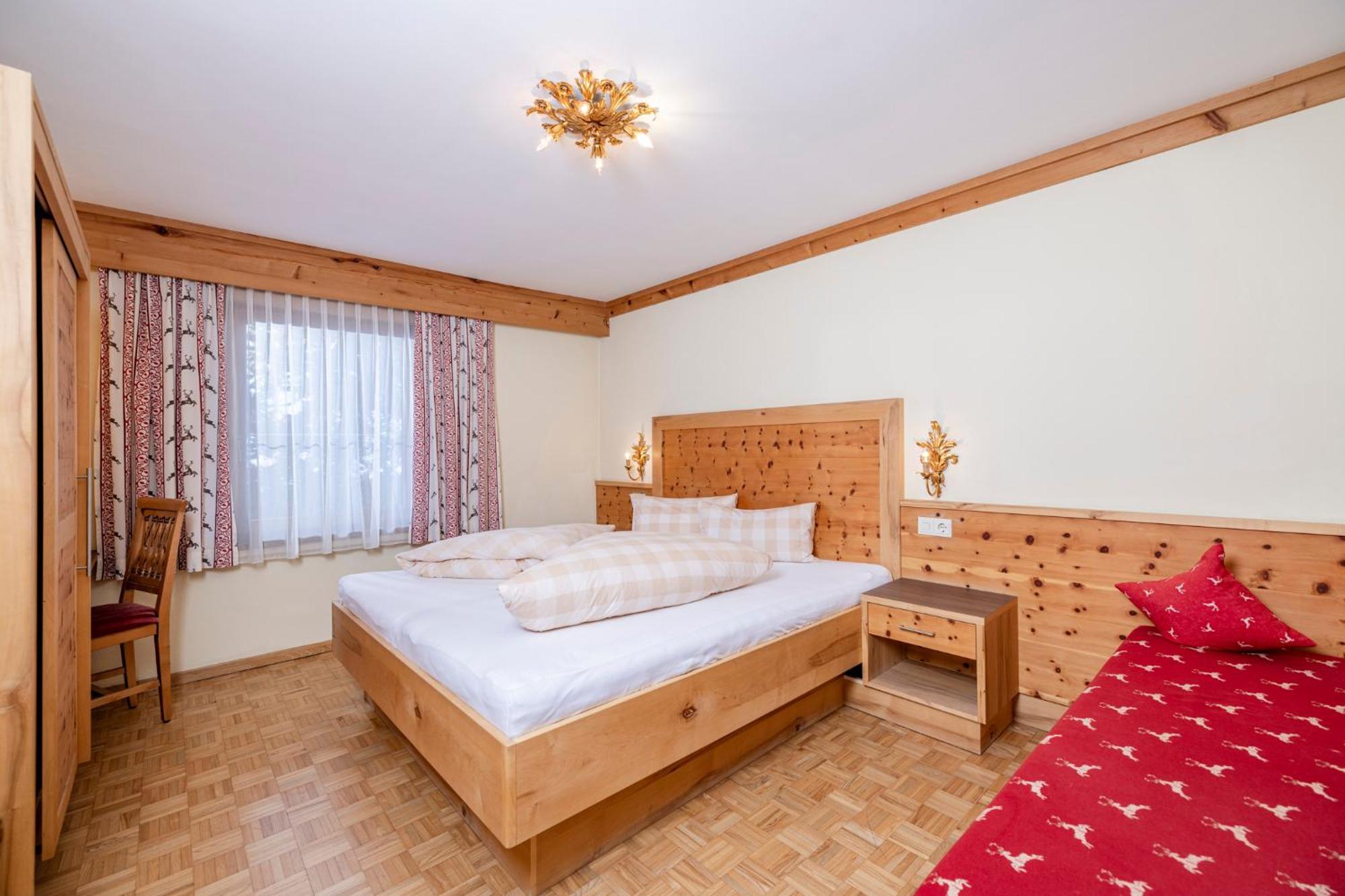 Aparthotel Landhaus St. Joseph Майрхофен Экстерьер фото