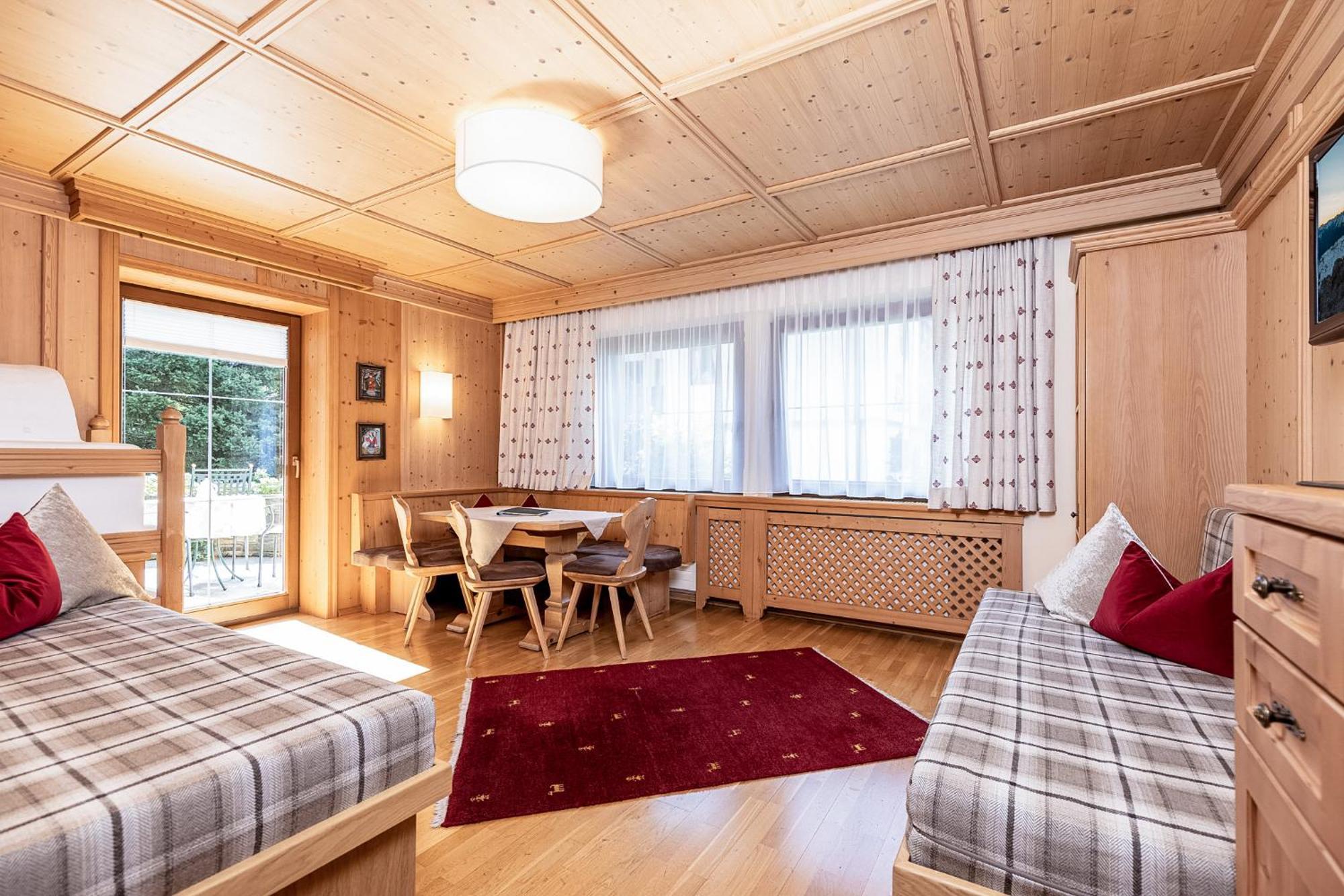 Aparthotel Landhaus St. Joseph Майрхофен Экстерьер фото