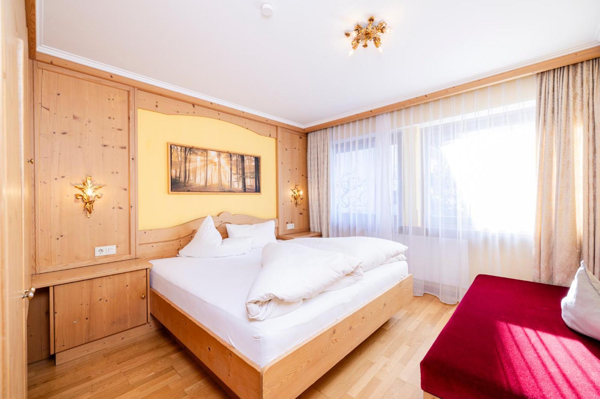 Aparthotel Landhaus St. Joseph Майрхофен Экстерьер фото