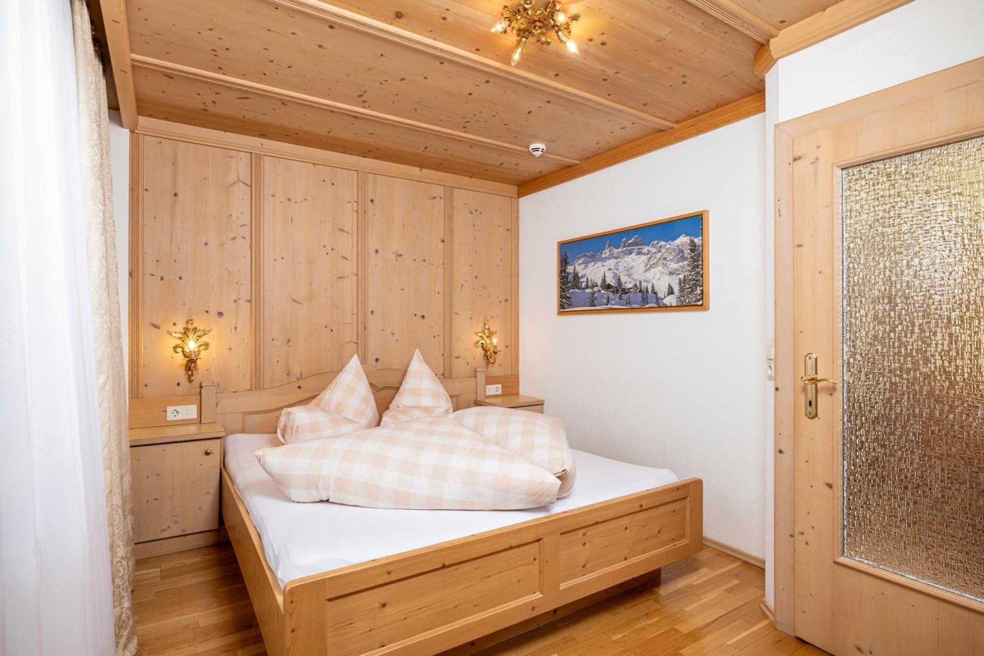 Aparthotel Landhaus St. Joseph Майрхофен Экстерьер фото