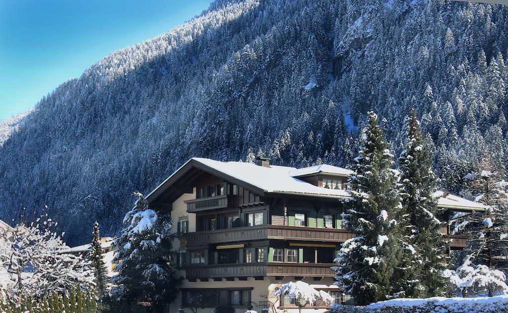 Aparthotel Landhaus St. Joseph Майрхофен Экстерьер фото